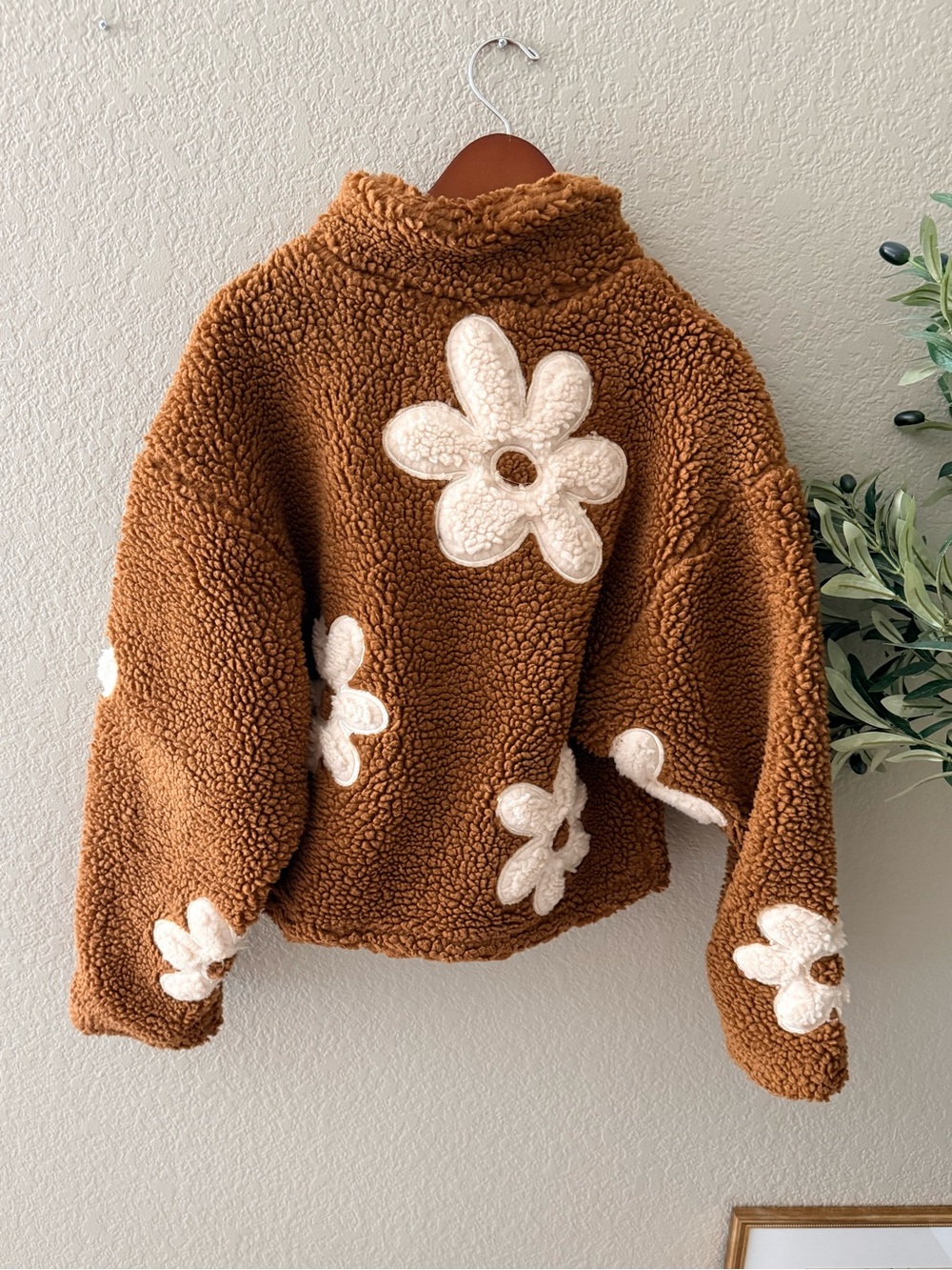 BLANKNYC Brown Teddy Sherpa Fleece Jacket with 3D Daisy Flowers Size S - Picture 2 of 4